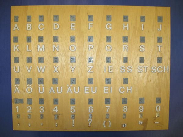 Buchstaben und Zahlen Schwarzschrift/Blindenschrift
